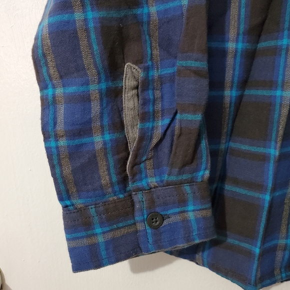 VANS, Boys Plaid Button up Double Layer Shirt. NWT - Picture 4 of 10